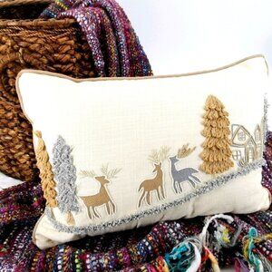 Winter Wonderland EUC White Glittery Accent Pillow